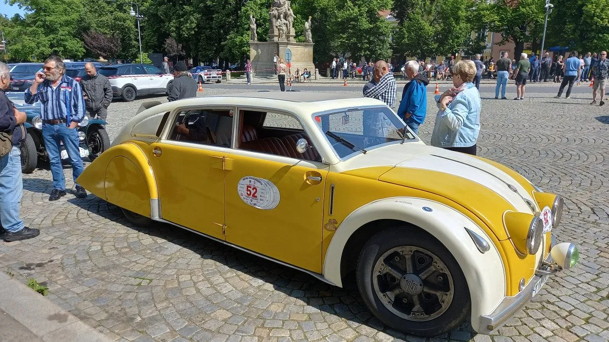 Na trase 1000 mil československých je také unikátní Tatra T77. Jela už v roce 1934