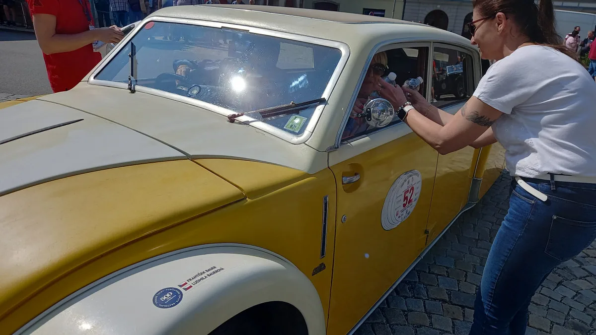 Na trase 1000 mil československých je také unikátní Tatra T77. Jela už v roce 1934