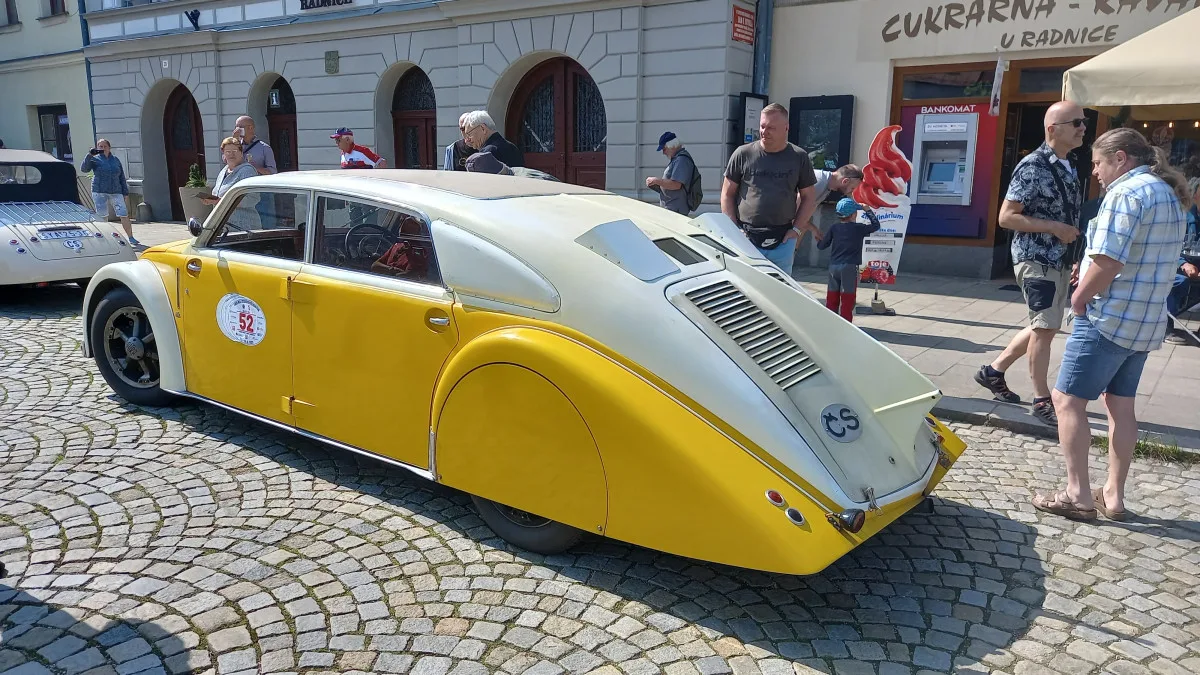 Na trase 1000 mil československých je také unikátní Tatra T77. Jela už v roce 1934