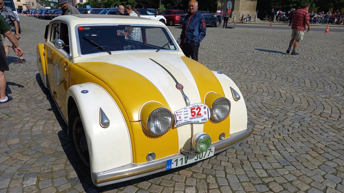 Na trase 1000 mil československých je také unikátní Tatra T77. Jela už v roce 1934