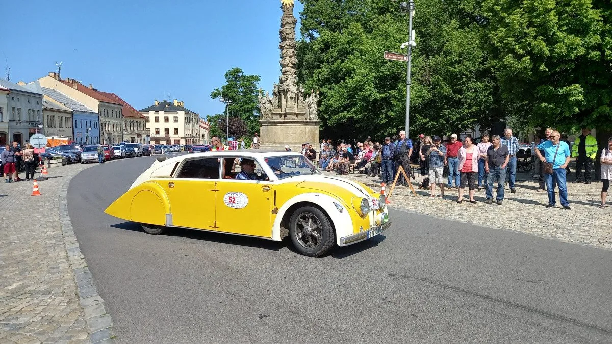 Na trase 1000 mil československých je také unikátní Tatra T77. Jela už v roce 1934