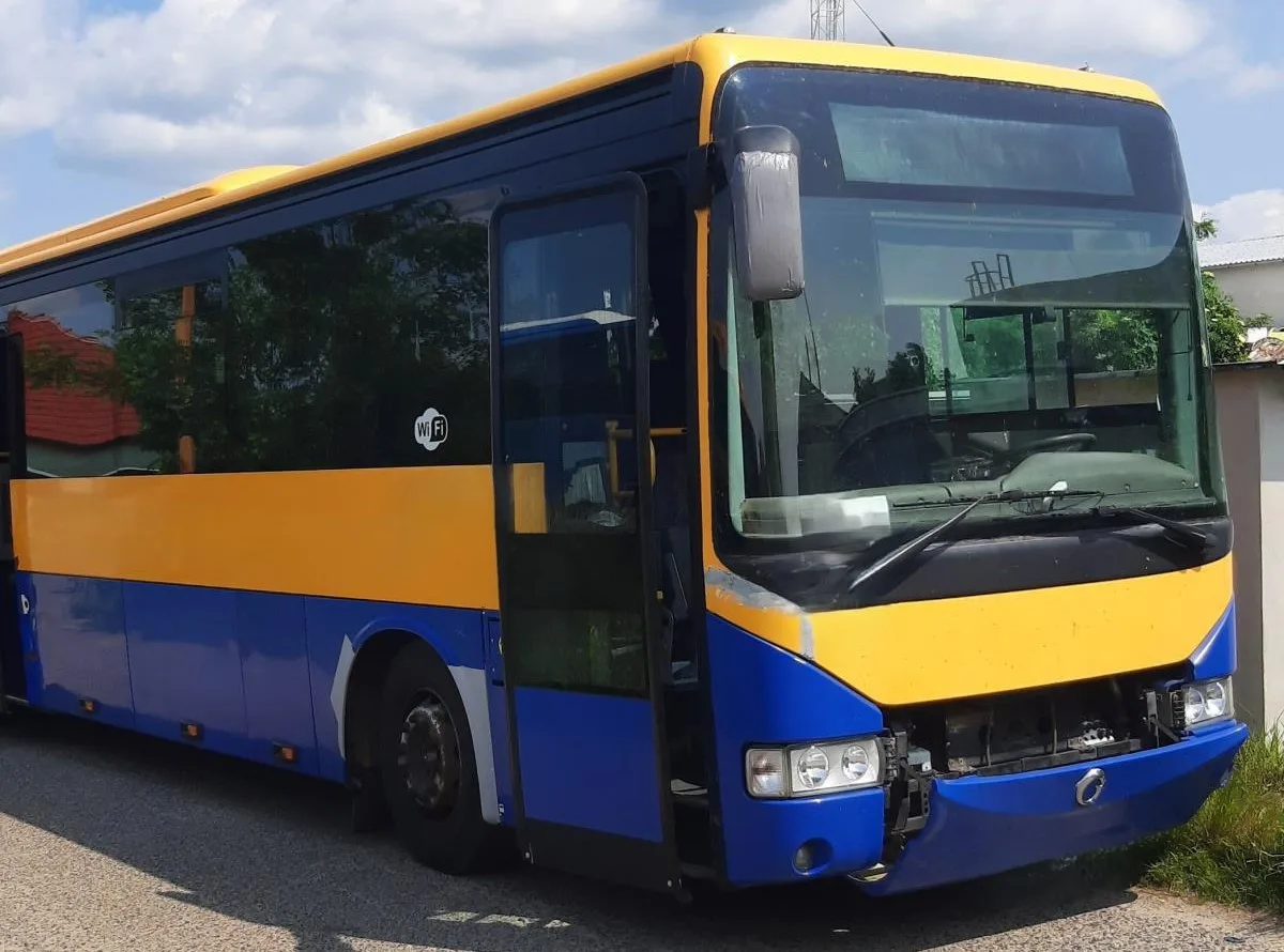 Školní výlet skončil zákazem jízdy. Děti vezl rozpadající se autobus