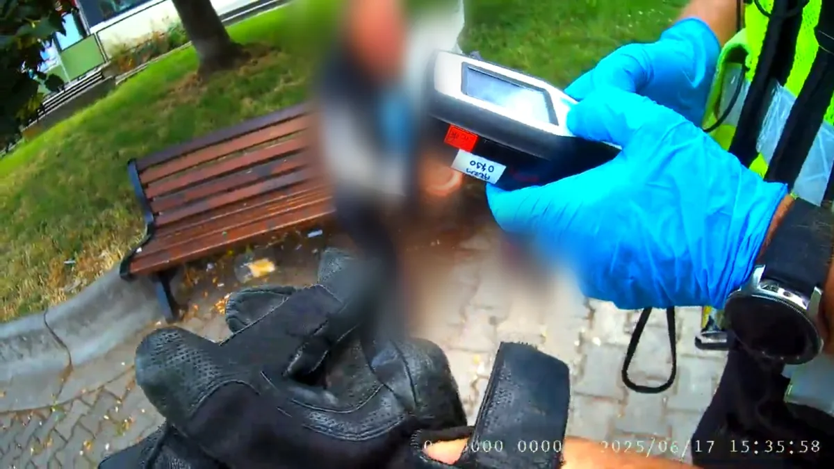 Muž z Brna stáhl na lavičce sedmičku tuzemáku. Nadýchal přes 5,5 promile