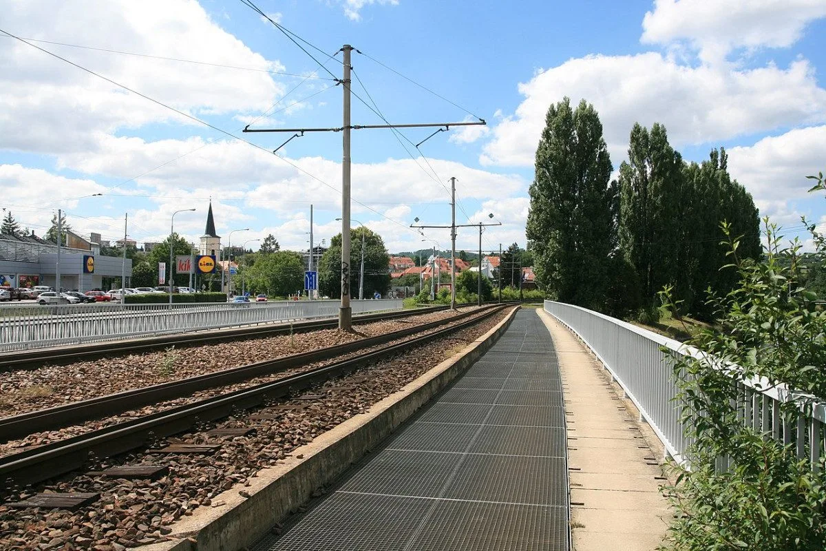 Rekonstrukce hlavní tepny z Bystrce do centra začala, řidiče čeká zúžení a kolony