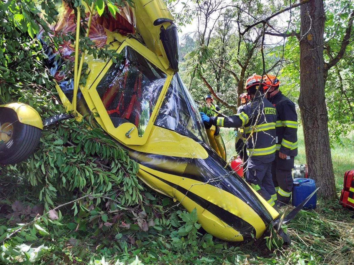 Na Boskovicku se z nebe zřítil ultralight, pilot nehodu přežil bez zranění