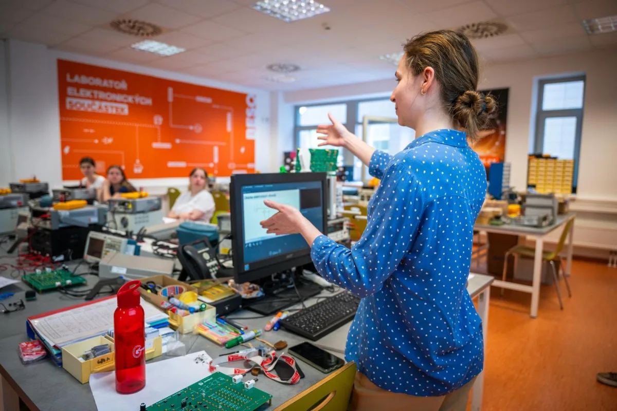 Brněnské VUT láká ženy do vývoje čipů, v technickém oboru jich je zatím jen hrstka