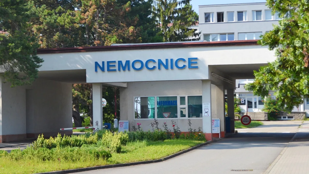 V okolí vyškovské nemocnice vzniklo šedesát parkovacích míst. Cílem je zajistit vyšší komfort a bezpečnost