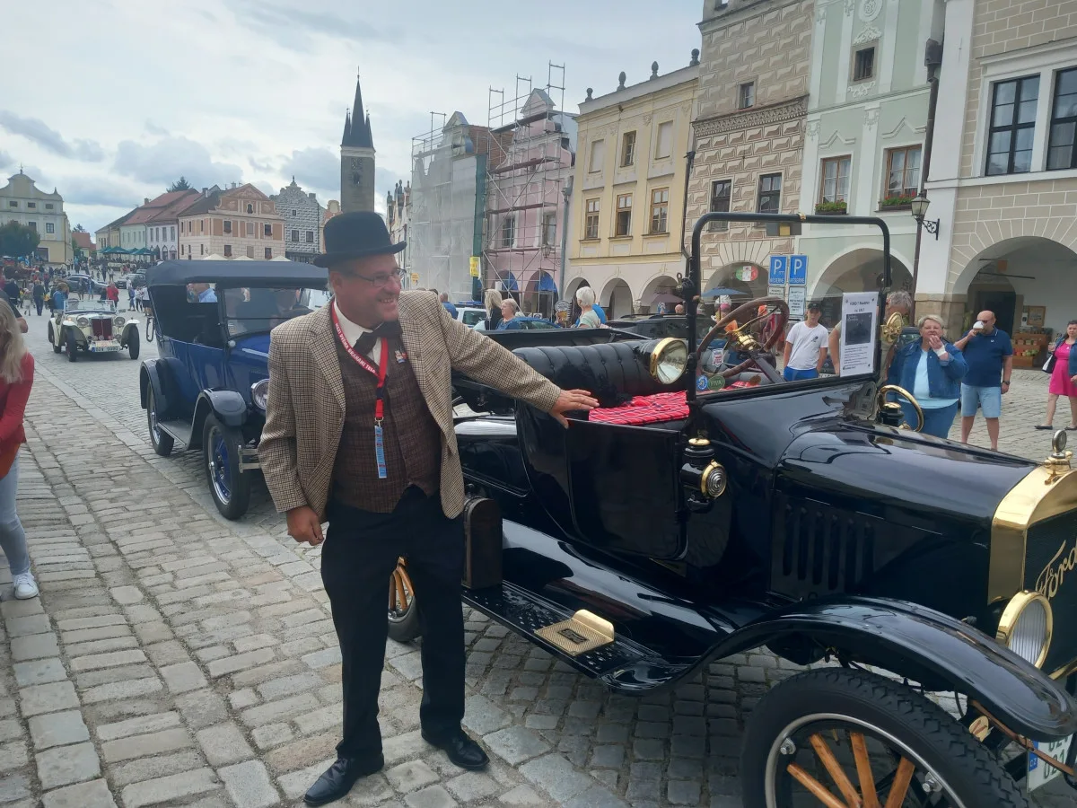 VIDEO: Ford model T postavil Ameriku na kola a mně dělá radost, říká Ivo Novotný
