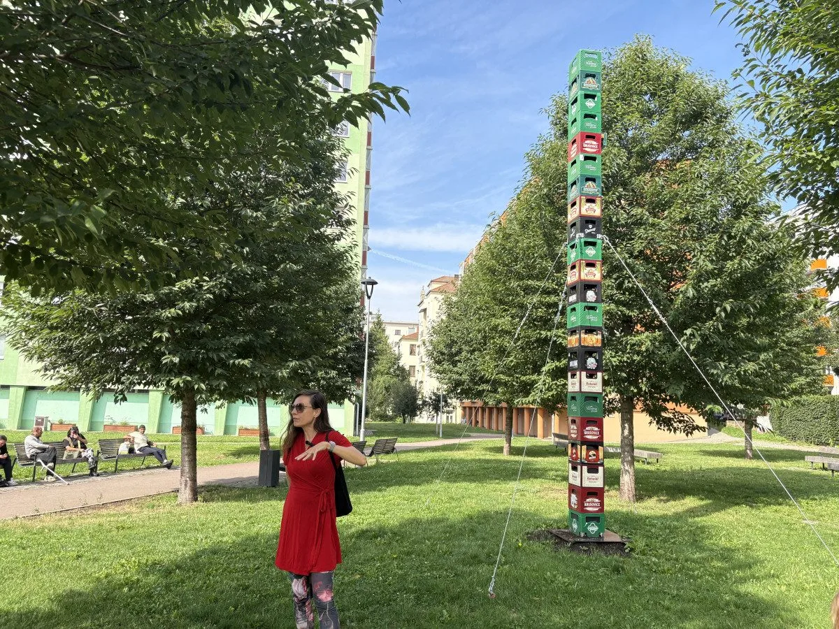 Sochy v Brně proměňují veřejný prostor v galerii. Netradiční procházka v okolí Žlutého kopce je přehlídkou současného umění