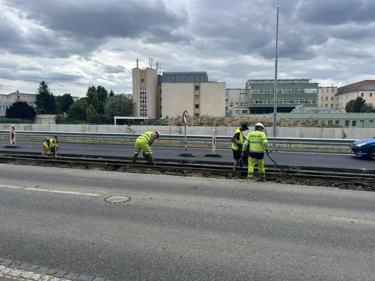 VIDEO: Vlečka z Poříčí dožívá. Koleje z výstaviště silničáři odstraní do konce srpna