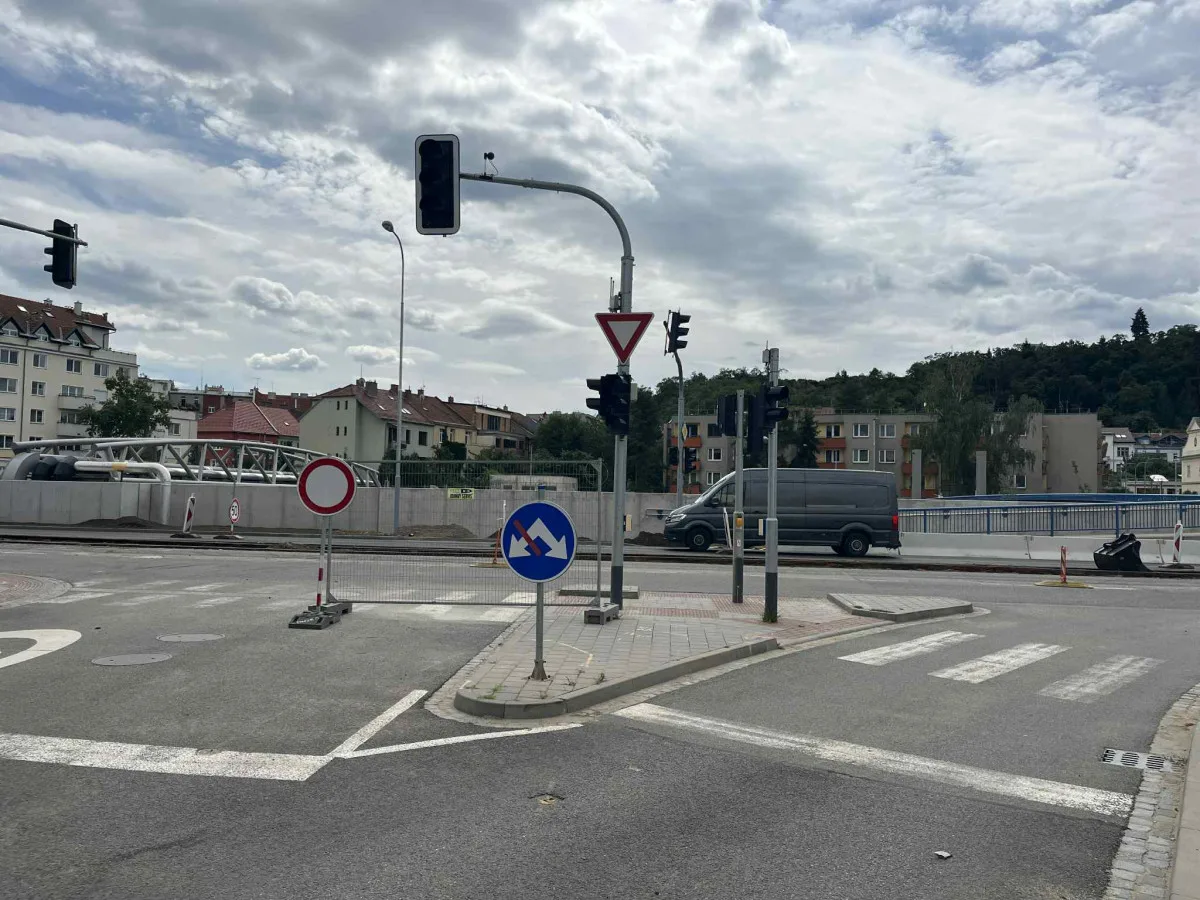 VIDEO: Vlečka z Poříčí dožívá. Koleje z výstaviště silničáři odstraní do konce srpna