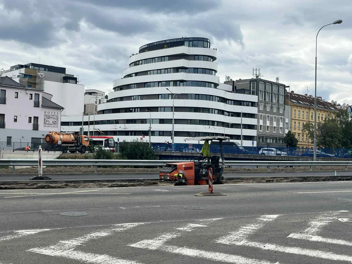 VIDEO: Vlečka z Poříčí dožívá. Koleje z výstaviště silničáři odstraní do konce srpna
