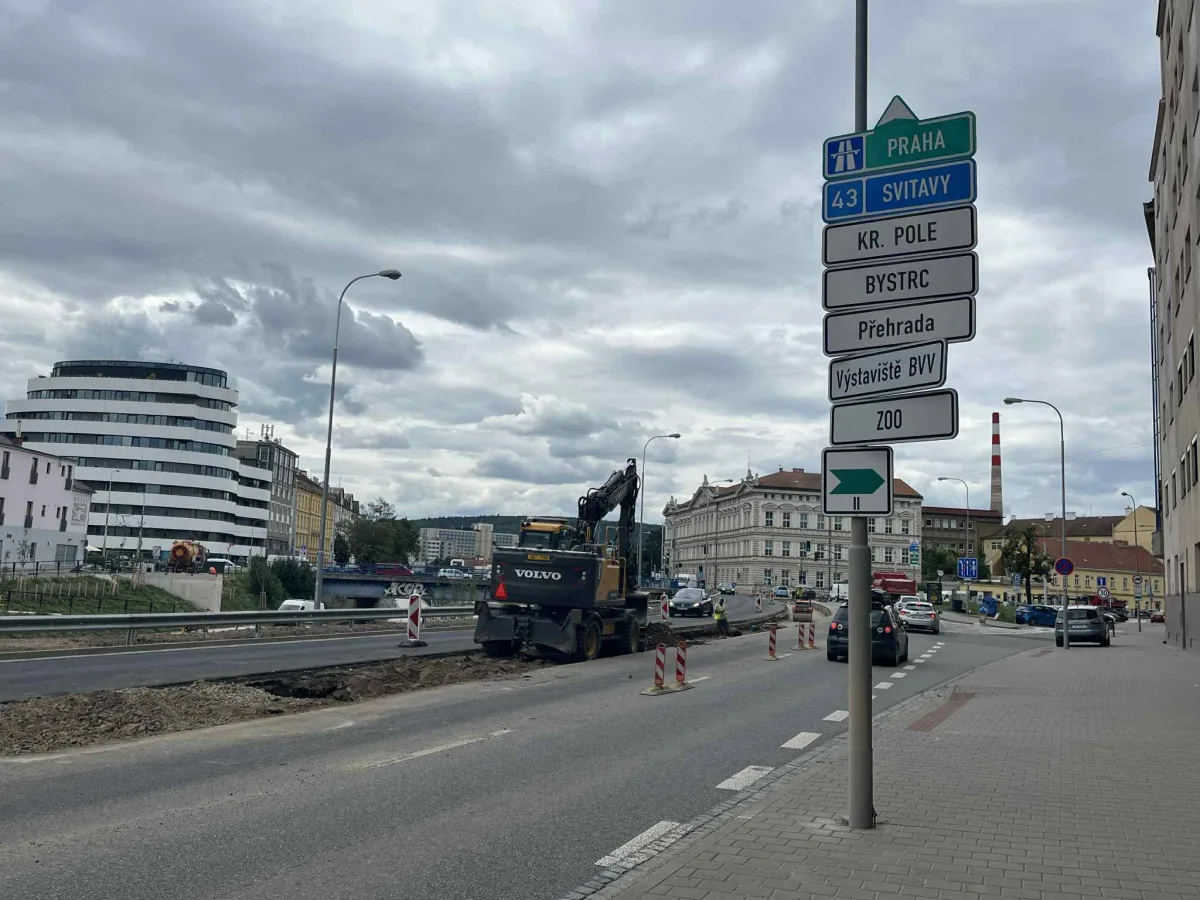 VIDEO: Vlečka z Poříčí dožívá. Koleje z výstaviště silničáři odstraní do konce srpna
