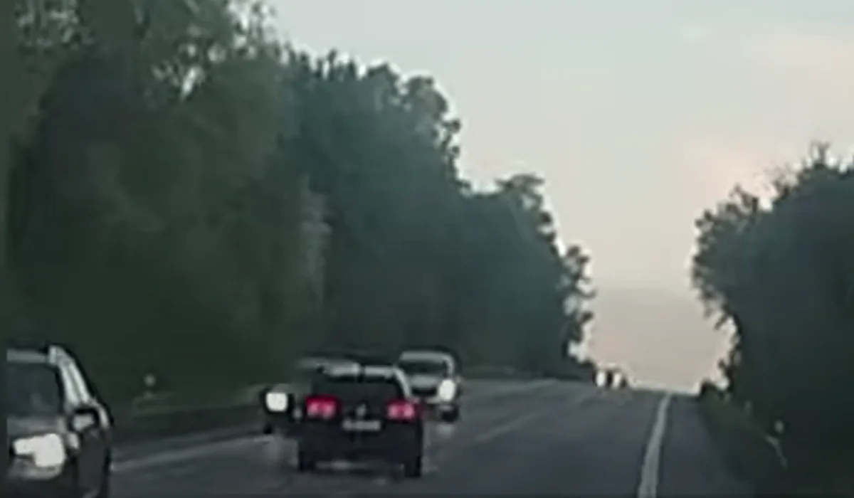 VIDEO: Nebezpečná jízda u Kuřimi. Auto bez technické řídil zdrogovaný muž