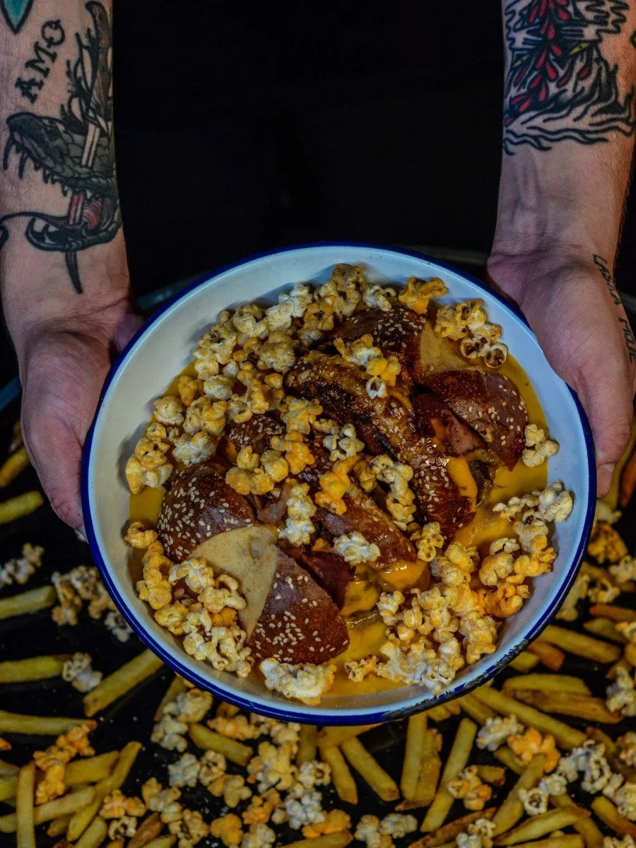 Burger Inn otevřel novou pobočku na Mendláku. Burgery, které tě vystřelí z trenek, teď najdeš i u šaliny