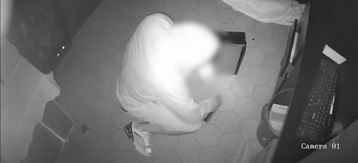 VIDEO: Dvojice se vloupala do restaurace v Brně. Byli na svobodě teprve pár měsíců