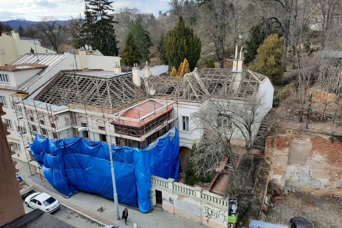 Bytovka místo zbourané vily na Hlinkách nebude. Stavební úřad zruší povolení