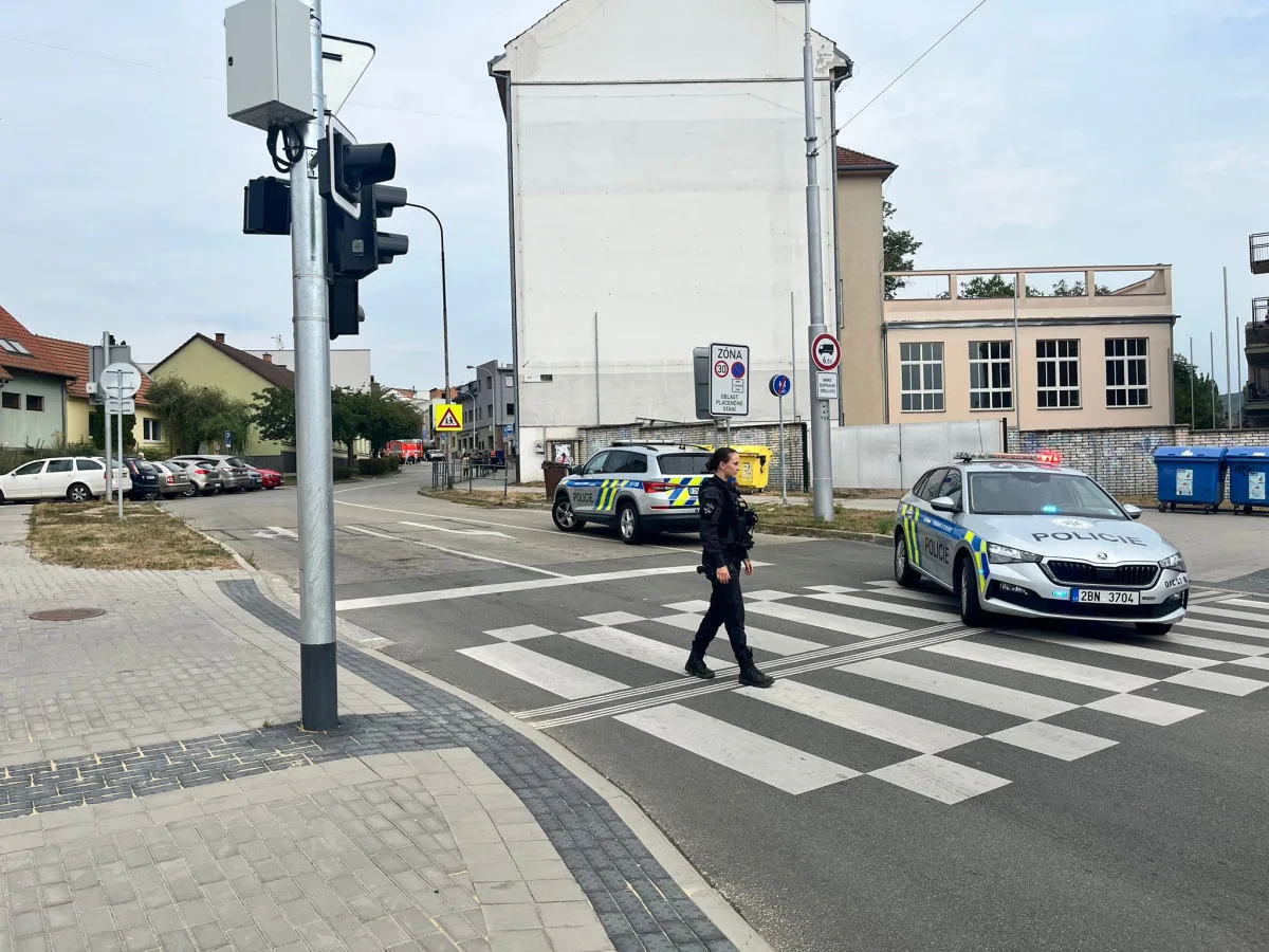 V Cacovické ulici v Brně možná uniká plyn, policisté odklání dopravu
