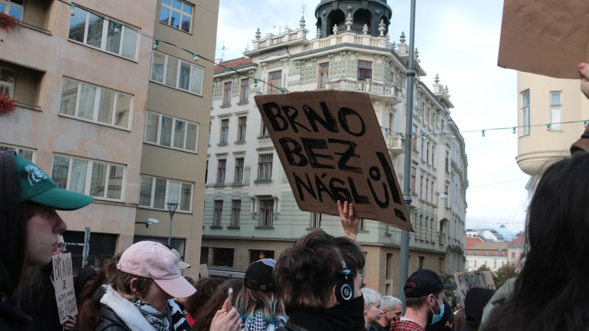 V Brně se protestovalo proti fašismu. Náckové zase vystrkují své ošklivé hlavy, zaznělo