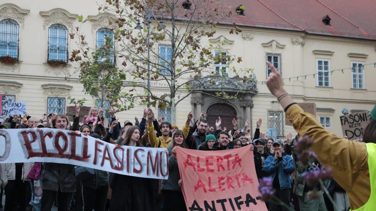 V Brně se protestovalo proti fašismu. Náckové zase vystrkují své ošklivé hlavy, zaznělo