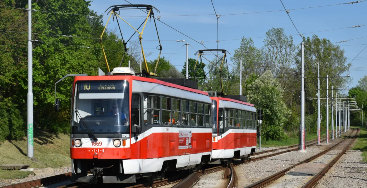 Z brněnských kolejí definitivně zmizely unikátní tramvaje T3RF z devadesátých let
