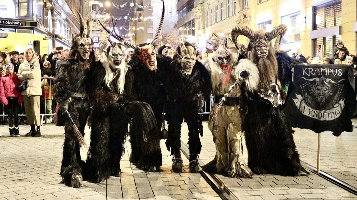 FOTO: Průvod čertů a koncerty zahájily Vánoce Brno, příští týden se přidá zbytek města