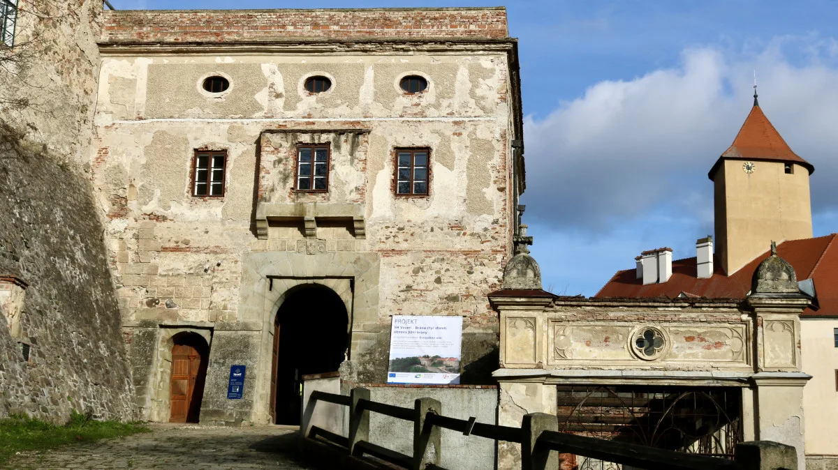 Rekonstrukce na hradě Veveří pokračují. Vznikne návštěvnické centrum a opraví se skleníky