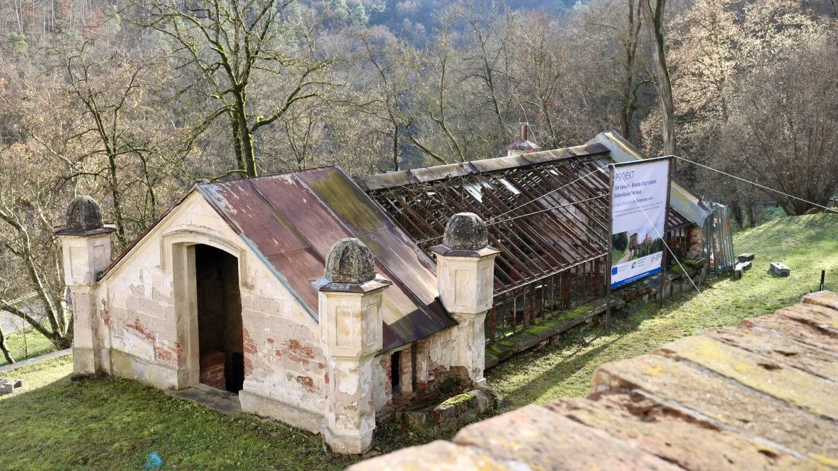 Rekonstrukce na hradě Veveří pokračují. Vznikne návštěvnické centrum a opraví se skleníky