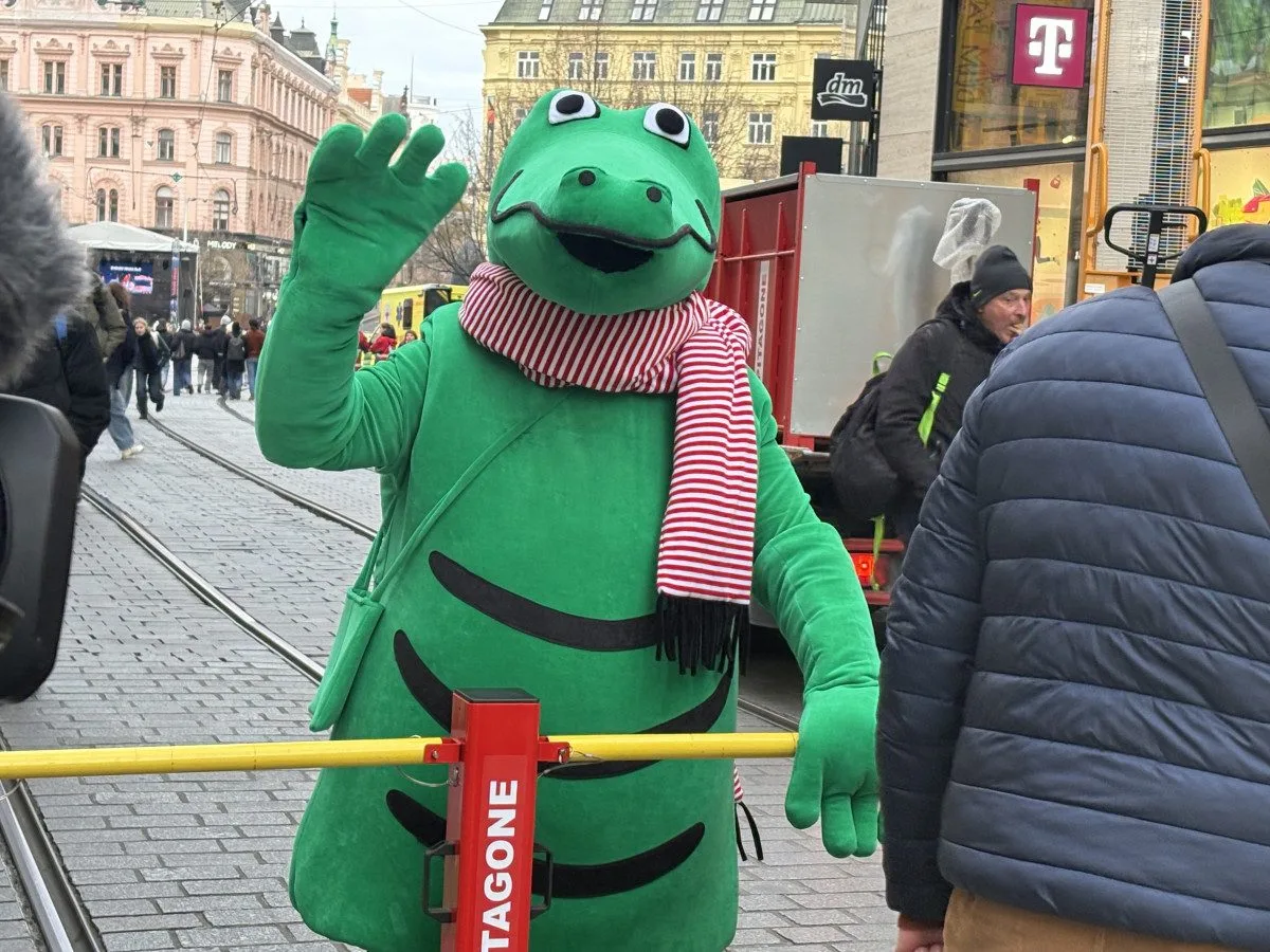 VIDEO: Vánoční Trhy v Brně střeží nové zábrany, slouží proti nájezdu aut do lidí