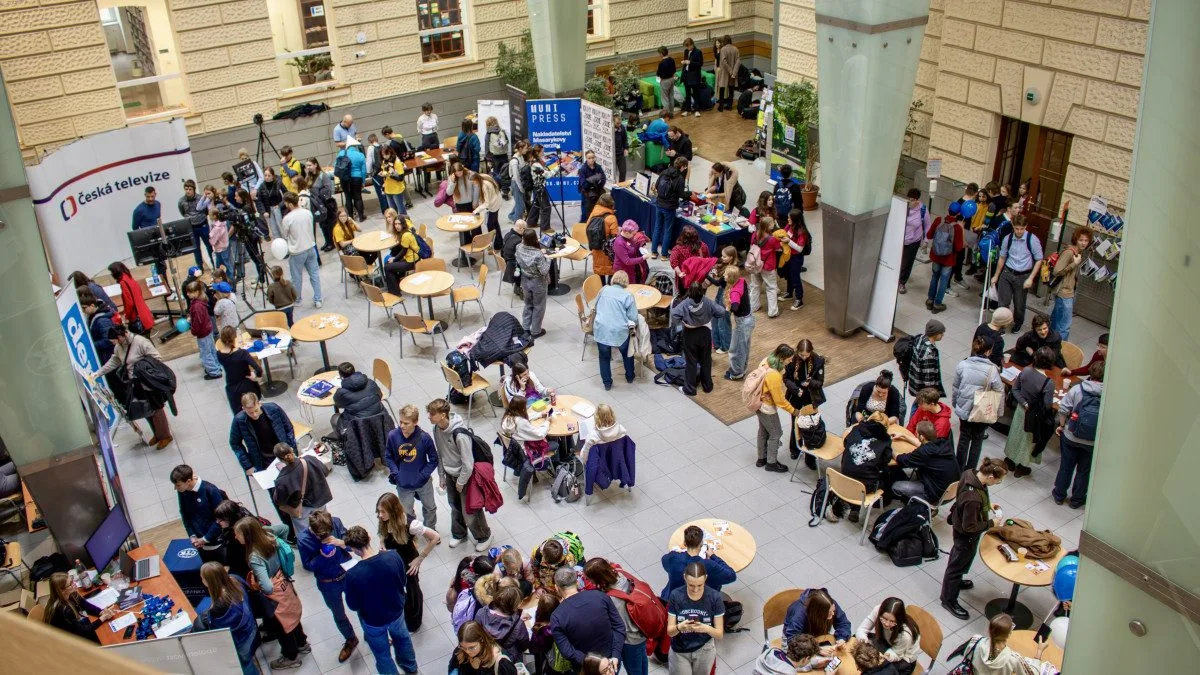 Multimediální den na brněnské Fakultě sociálních studií letos navštívily stovky lidí