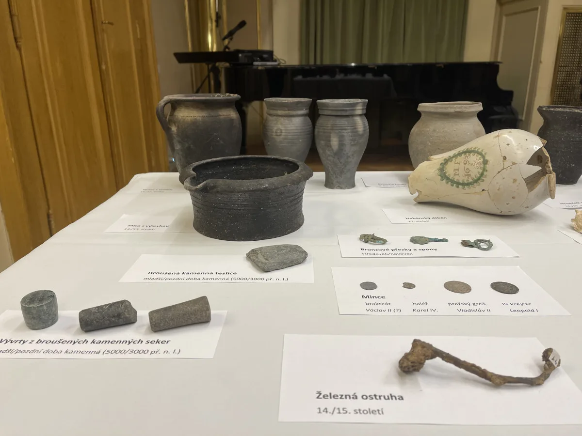 Pod Janáčkovým kulturním centrem stál ve 13. století zděný dům. Je zachovalý, chválí si archeologové