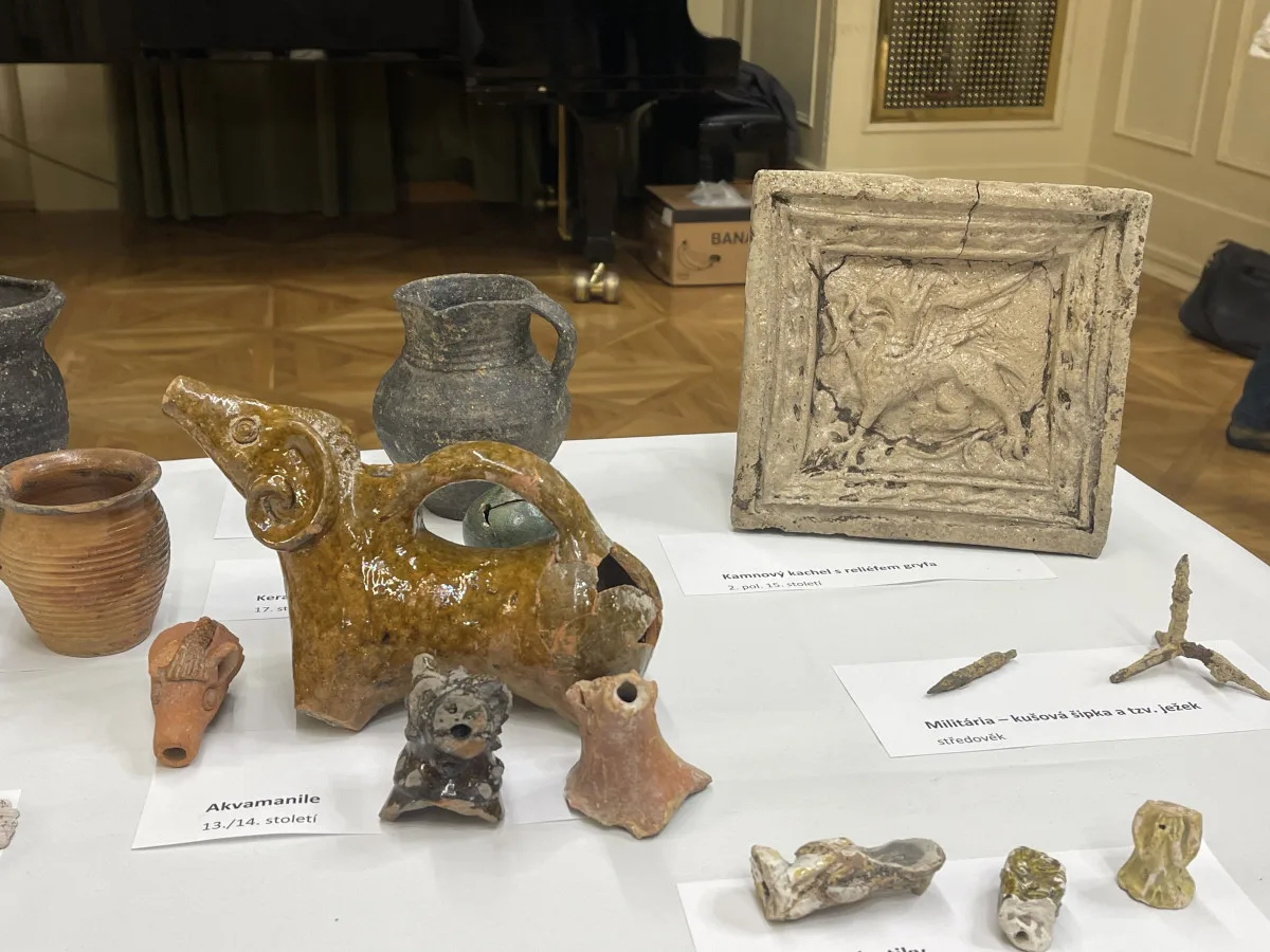 Pod Janáčkovým kulturním centrem stál ve 13. století zděný dům. Je zachovalý, chválí si archeologové