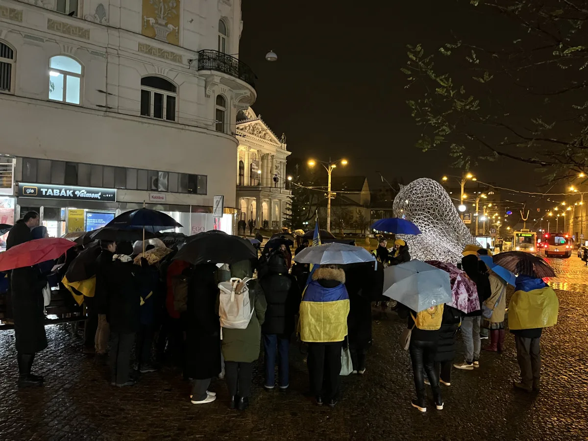 Lidé v Brně vystoupili proti americkému plánu pro Ukrajinu. Připomíná to Mnichov, znělo