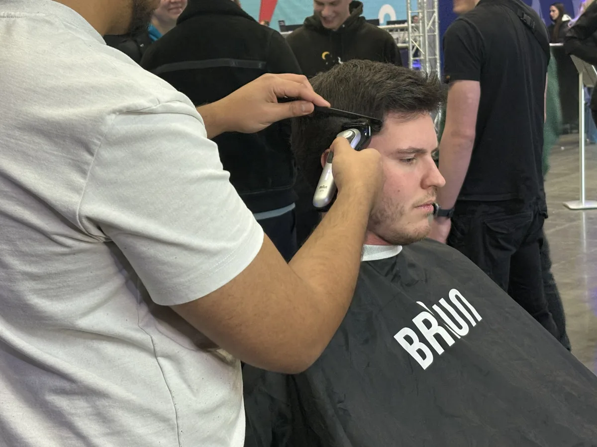 Herní víkend s přestávkou u barbera. Braun zve v Brně na střih, který nosí i Xnapy