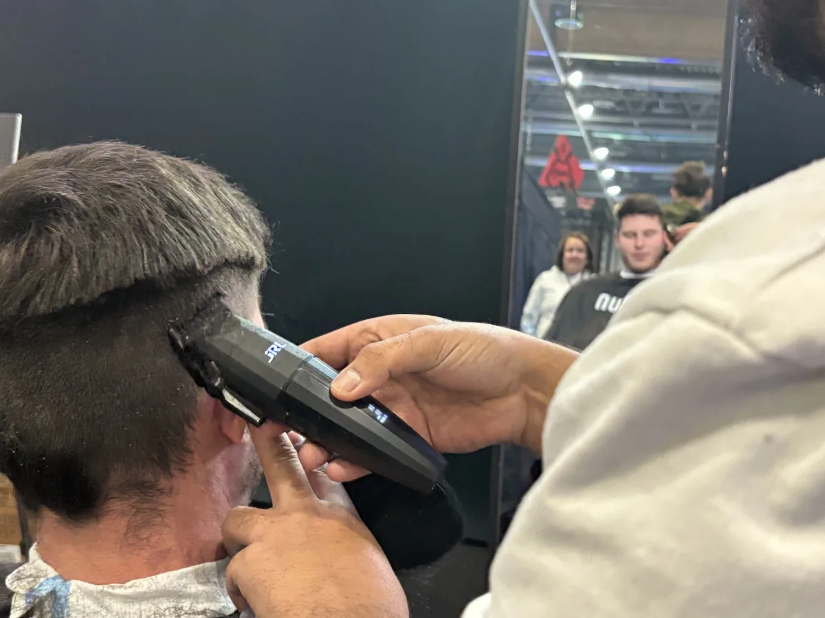 Herní víkend s přestávkou u barbera. Braun zve v Brně na střih, který nosí i Xnapy