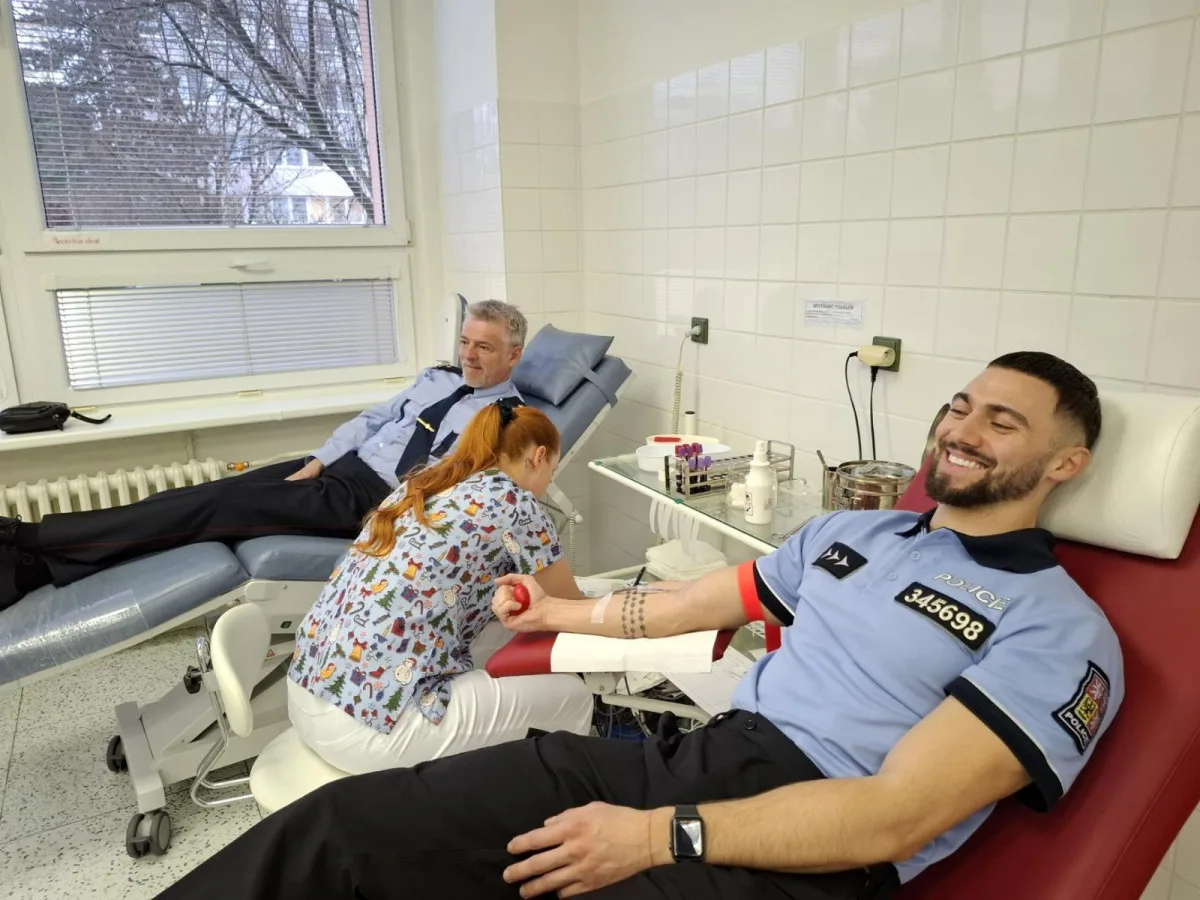 Břeclavští policisté při mikulášských odběrech darovali desítky konzerv krve