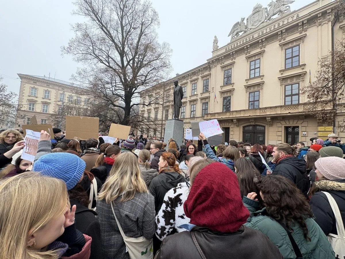 Macinko, odmňoukej jinam, vzkázali studenti v Brně. Z výuky jich odešly stovky