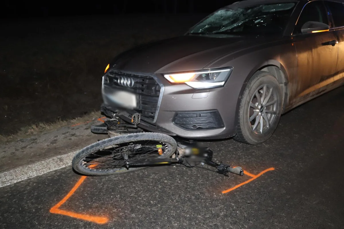 Řidič na Hodonínsku srazil chodce vedoucího kolo. Policie hledá svědky