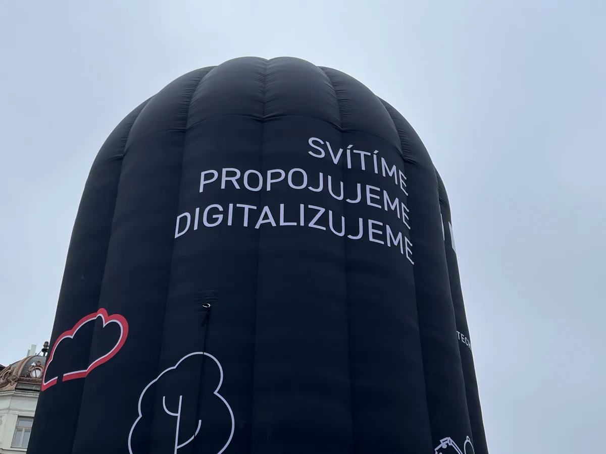 FOTO: V Brně navlékli orloj do ochrany, aby ho nezničily silvestrovské rachejtle