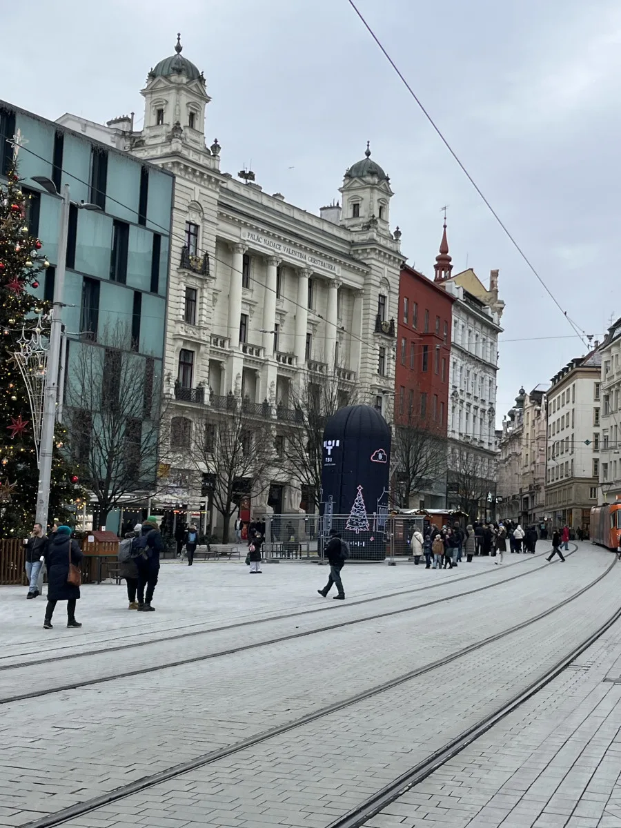 FOTO: V Brně navlékli orloj do ochrany, aby ho nezničily silvestrovské rachejtle