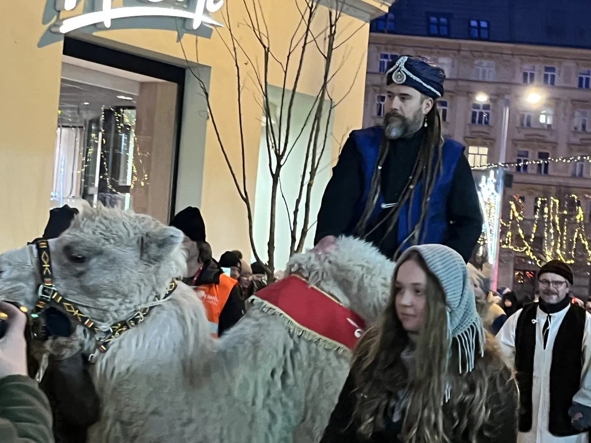 Tři králové dorazili do Brna. Průvod se letos obešel bez začerněného Baltazara