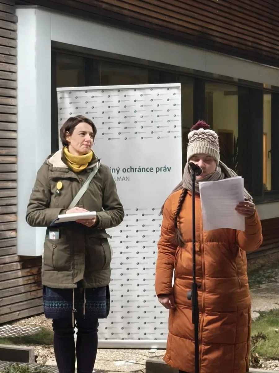 Akci pořádala Jednota pro deinstitucionalizaci ve spolupráci s řadou organizací, mimo jiné s Rytmusem