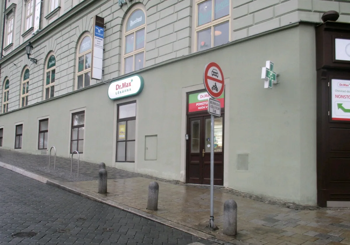 Lékárna u brněnského nádraží se zřejmě vrátí k nonstop provozu, pomohou město i kraj