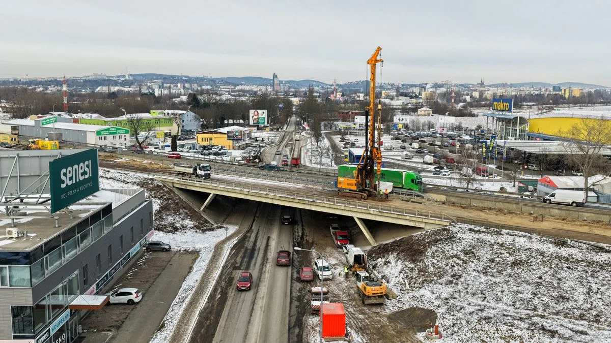 Silničáři bourají další most na D1, Kaštanová se na víkend zcela uzavře