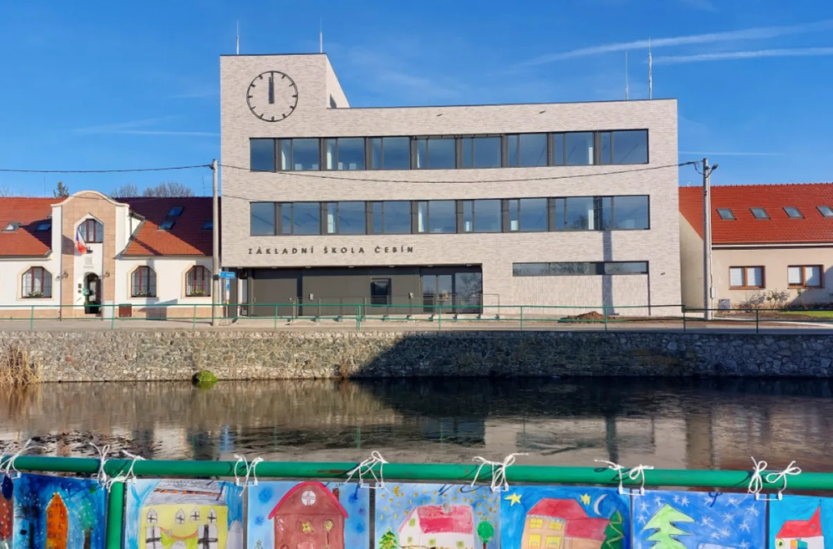 Děti z Čebína nemusí dojíždět, v novém pavilonu bude druhý stupeň základní