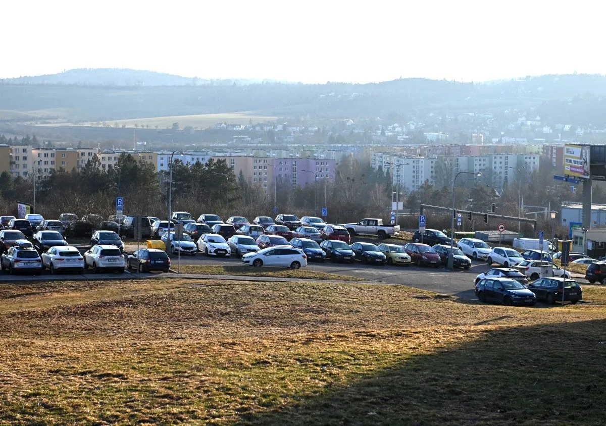 Řidičům v Novém Lískovci se má ulevit. Vyroste tam parkovací dům