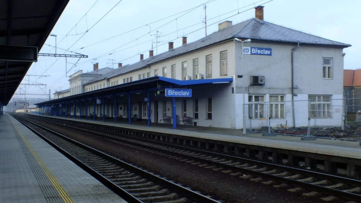Na trati mezi Břeclaví a Mikulovem je kvůli opravám výluka , potrvá do čtvrtka