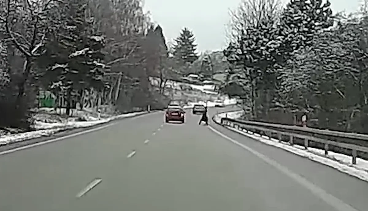 VIDEO: Senior z Blanska se katapultoval z elektrokola. Po rakytníkovém likéru nadýchal dvě promile