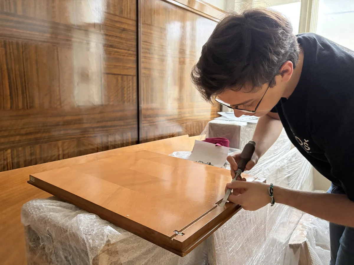 Studenti restaurátorství vrací život Herdanovu bytu, který pamatuje zlatou éru Brna
