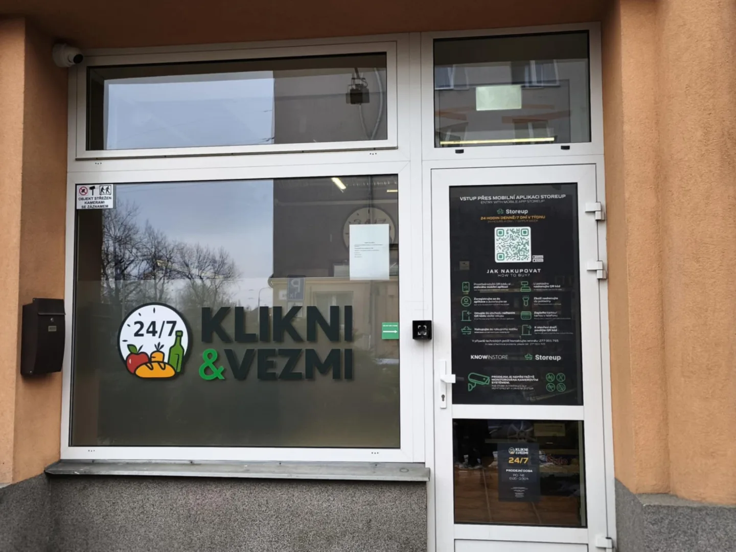 V Králově Poli otevřel obchod bez obsluhy, lidé v něm nakoupí 24 hodin denně